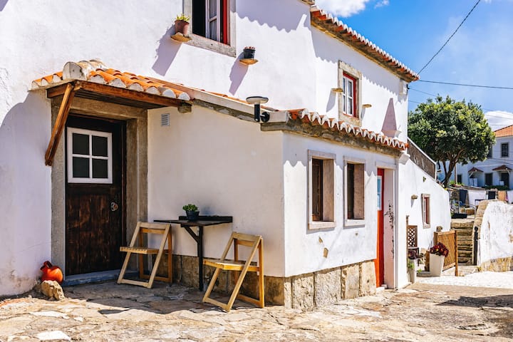 Private, Romantic And Cozy Room In Azenhas Do Mar - Colares