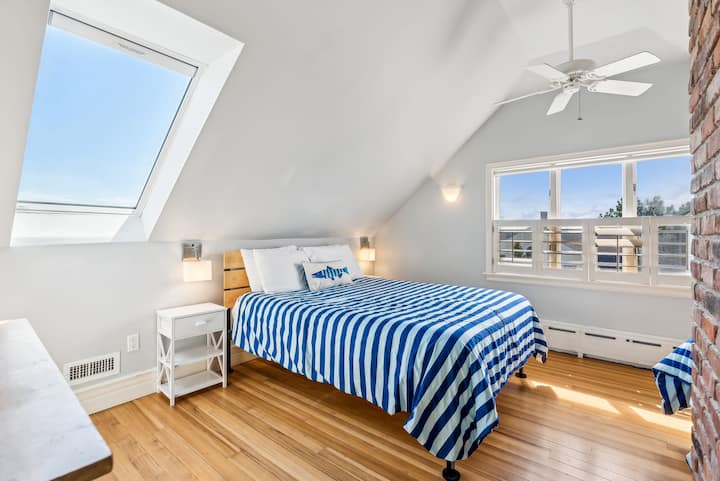 Oceanfront View - Third Floor Suite w Private Bath - Queen and Twin