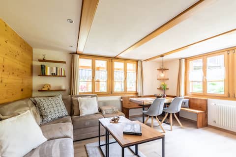 Top performing Airbnb: Quietly located chalet gem with a great mountain view in Grindelwald