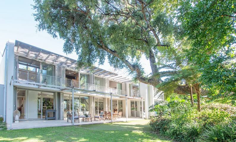 Modern neighbouring homes & cottage (sleeps 18) gallery image 2