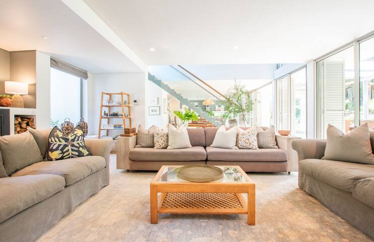 Modern neighbouring homes & cottage (sleeps 18) gallery image 3