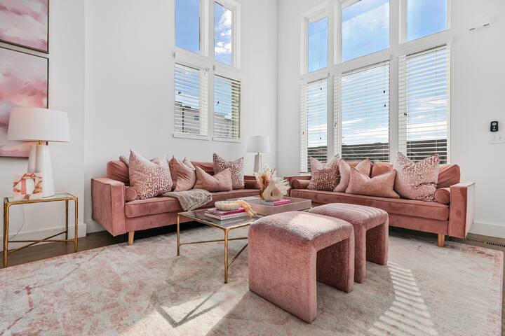 The Nashville Dollhouse-2mi to Broadway/Sleeps 12! gallery image 3