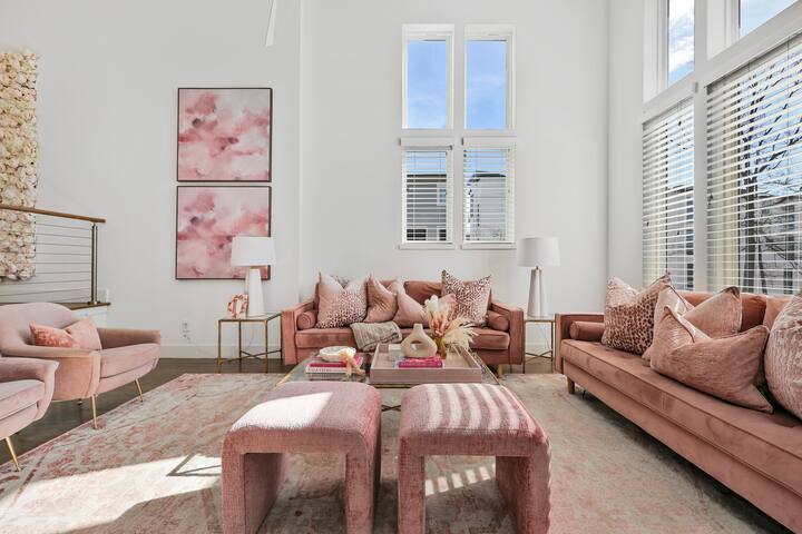 The Nashville Dollhouse-2mi to Broadway/Sleeps 12! gallery image 4