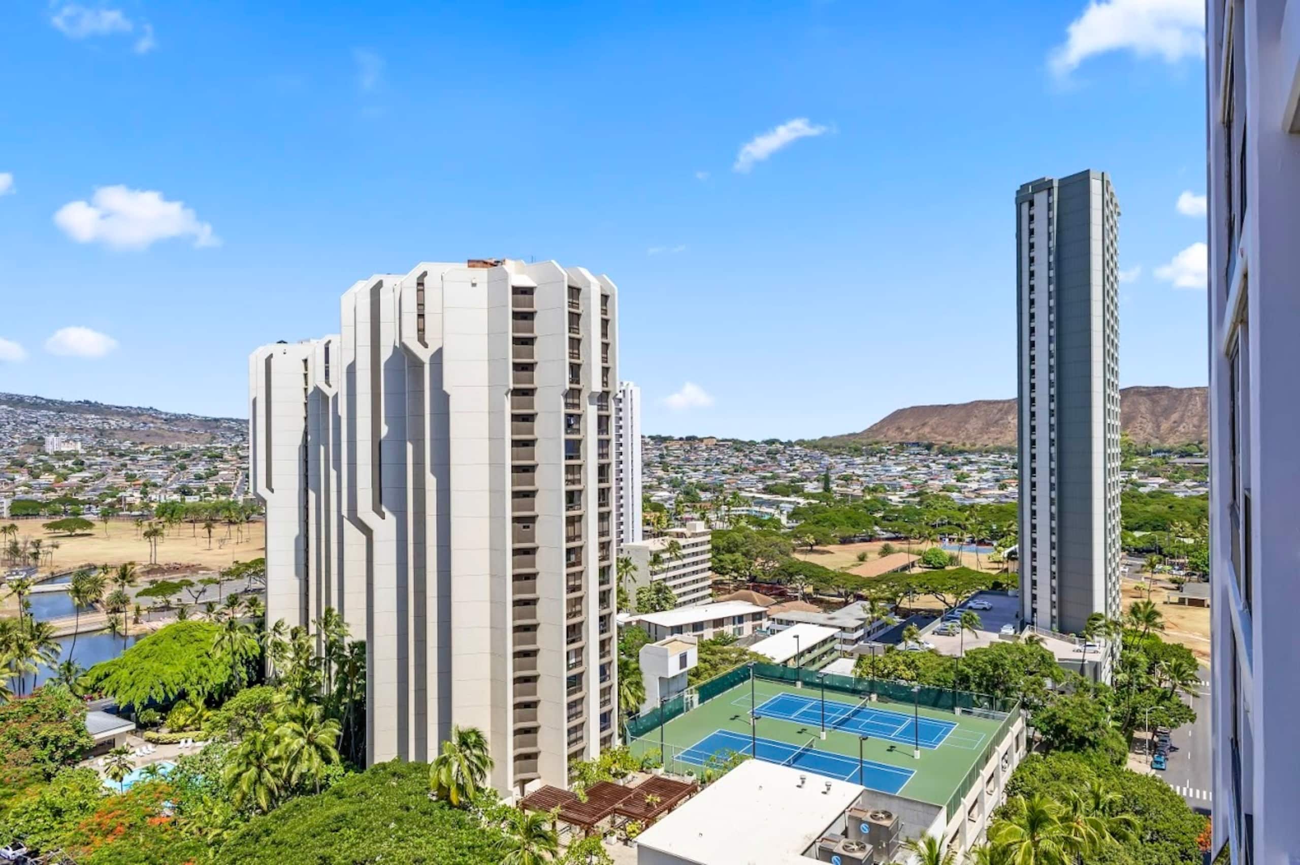 19F-Newly Renovated Banyan- Stunning 1BR/Parking - Image 44