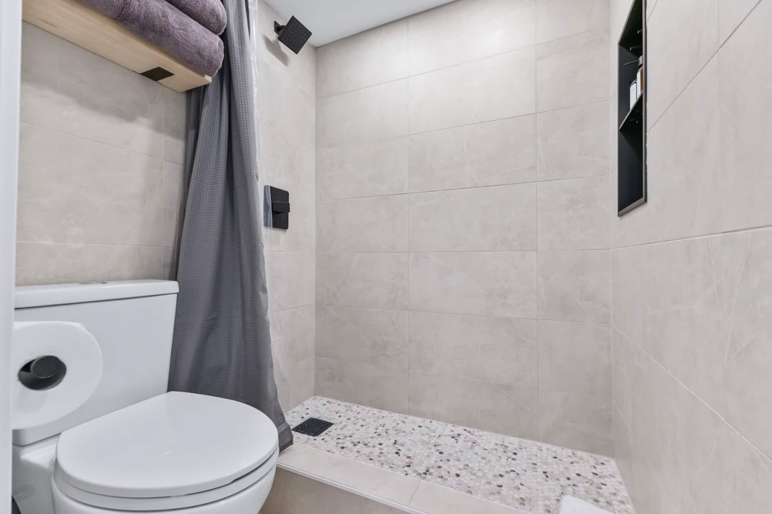 19F-Newly Renovated Banyan- Stunning 1BR/Parking - Image 36