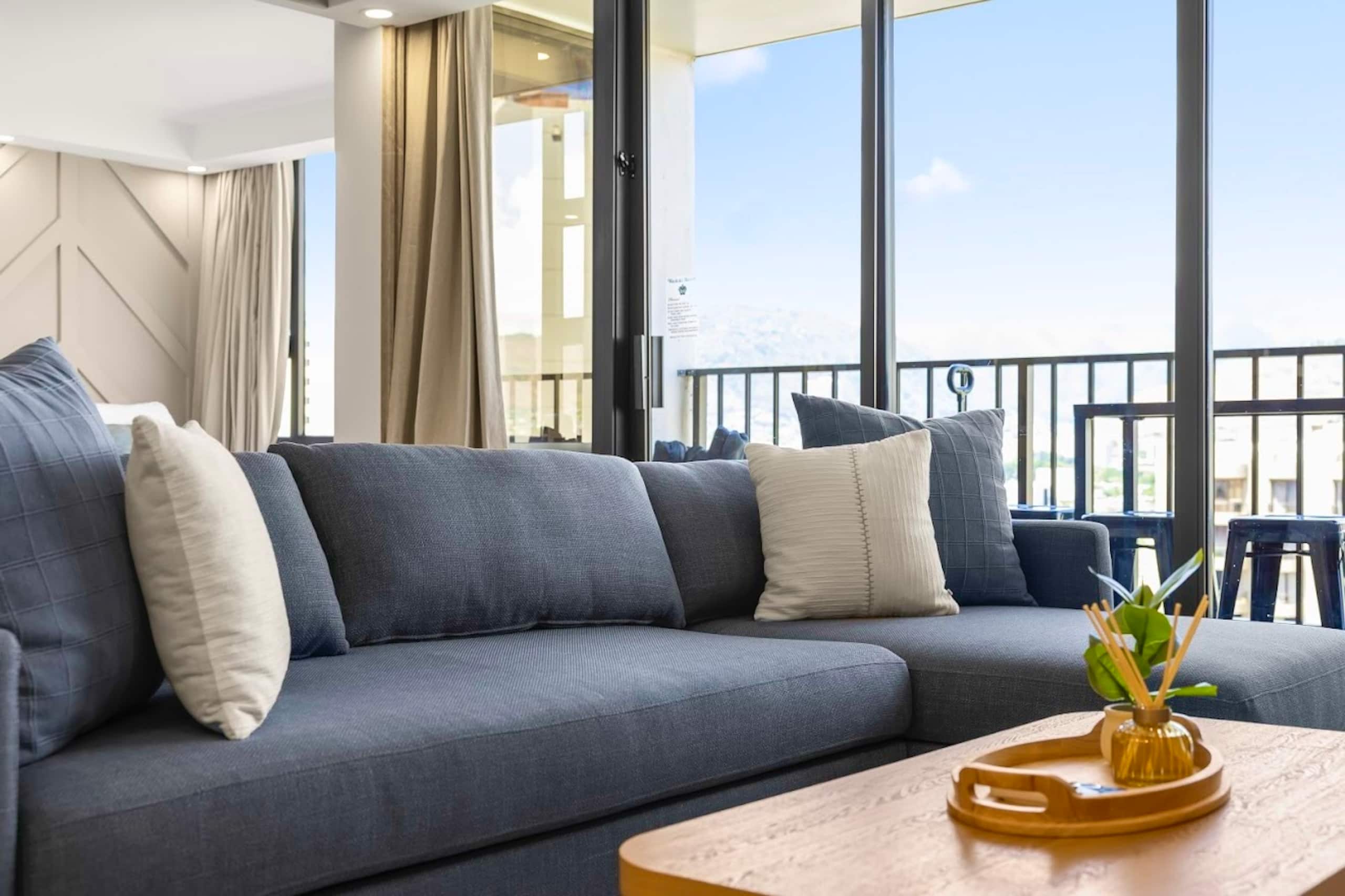 19F-Newly Renovated Banyan- Stunning 1BR/Parking - Image 9