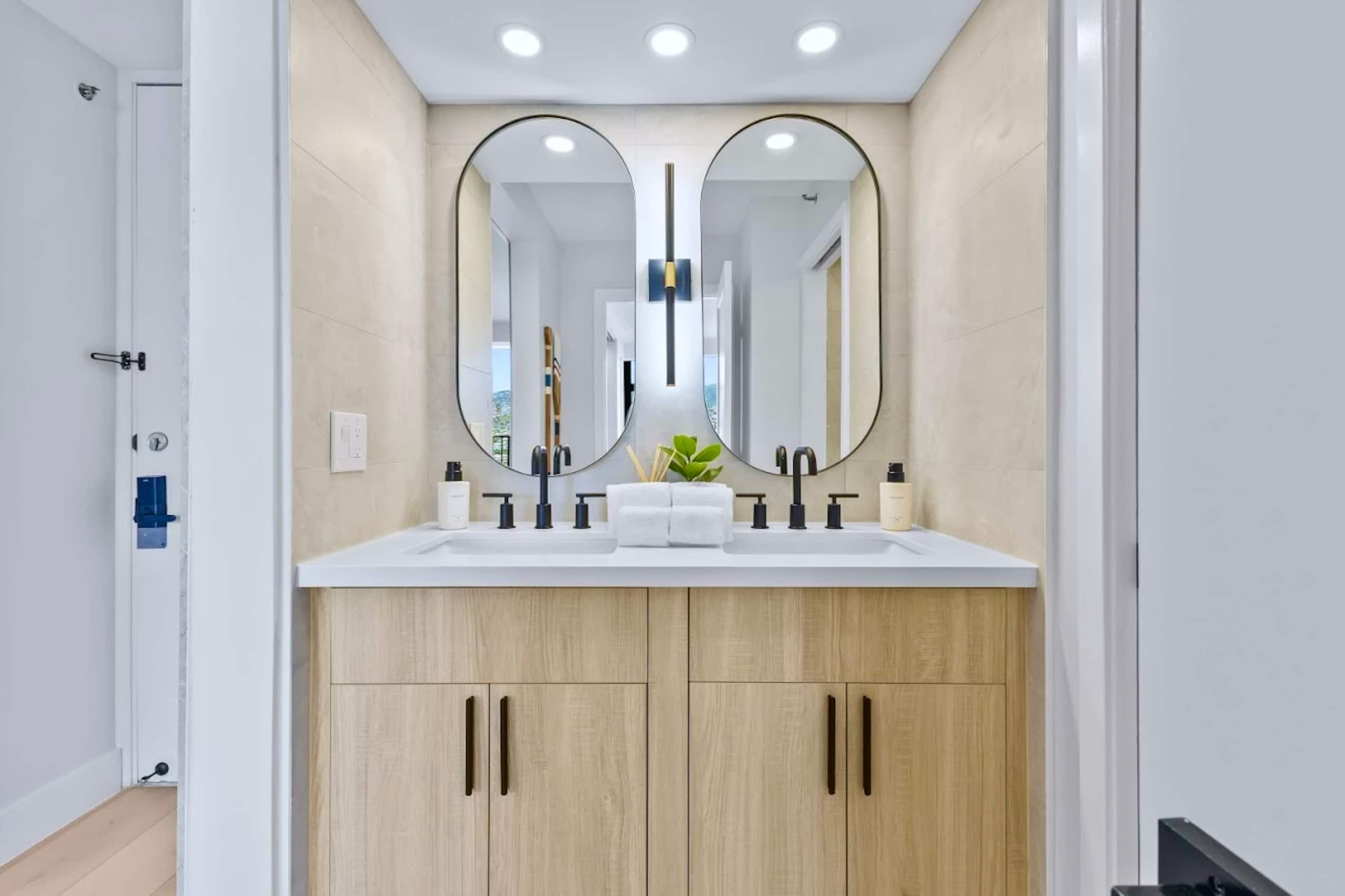 19F-Newly Renovated Banyan- Stunning 1BR/Parking - Image 33