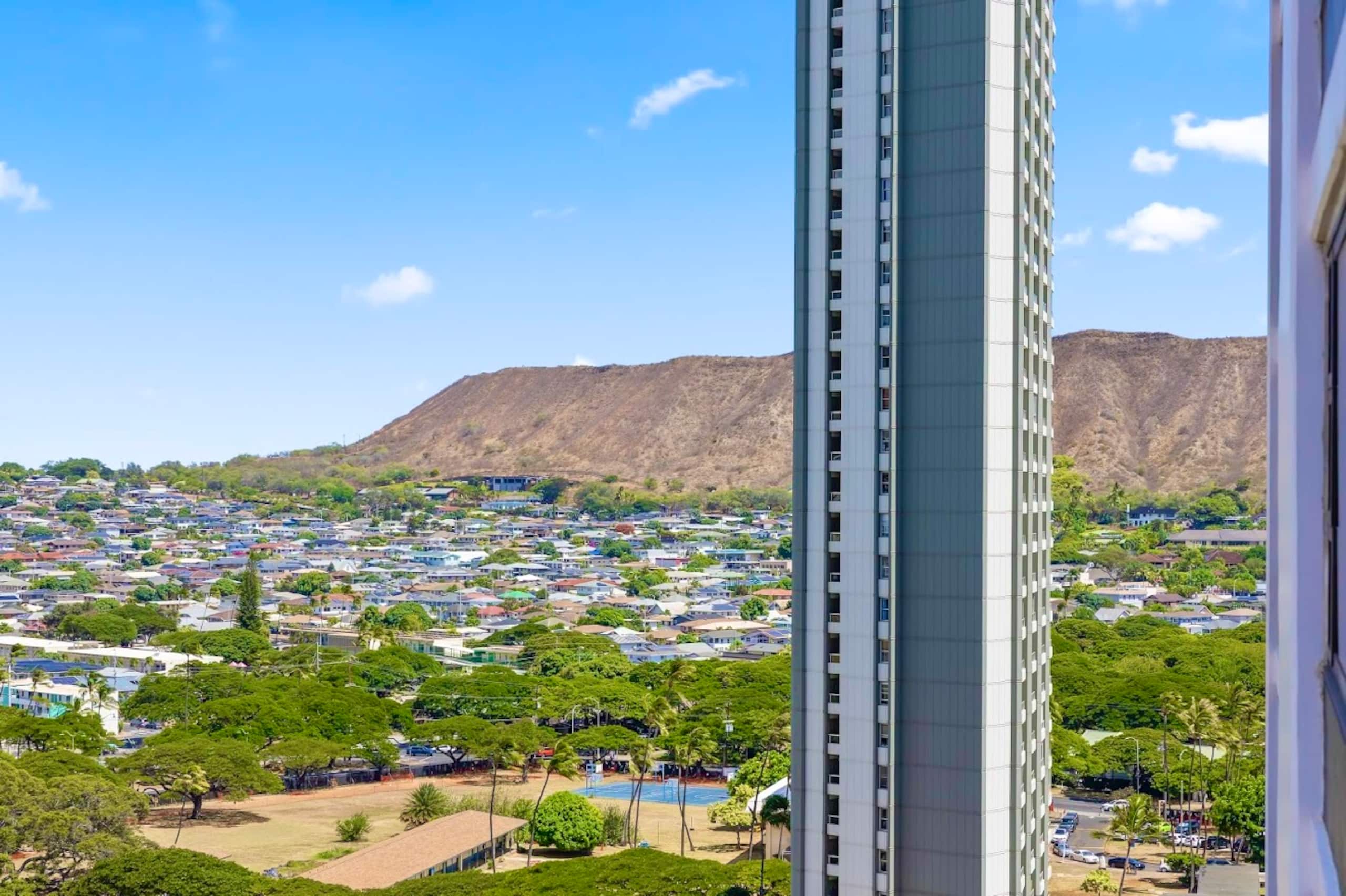 19F-Newly Renovated Banyan- Stunning 1BR/Parking - Image 46