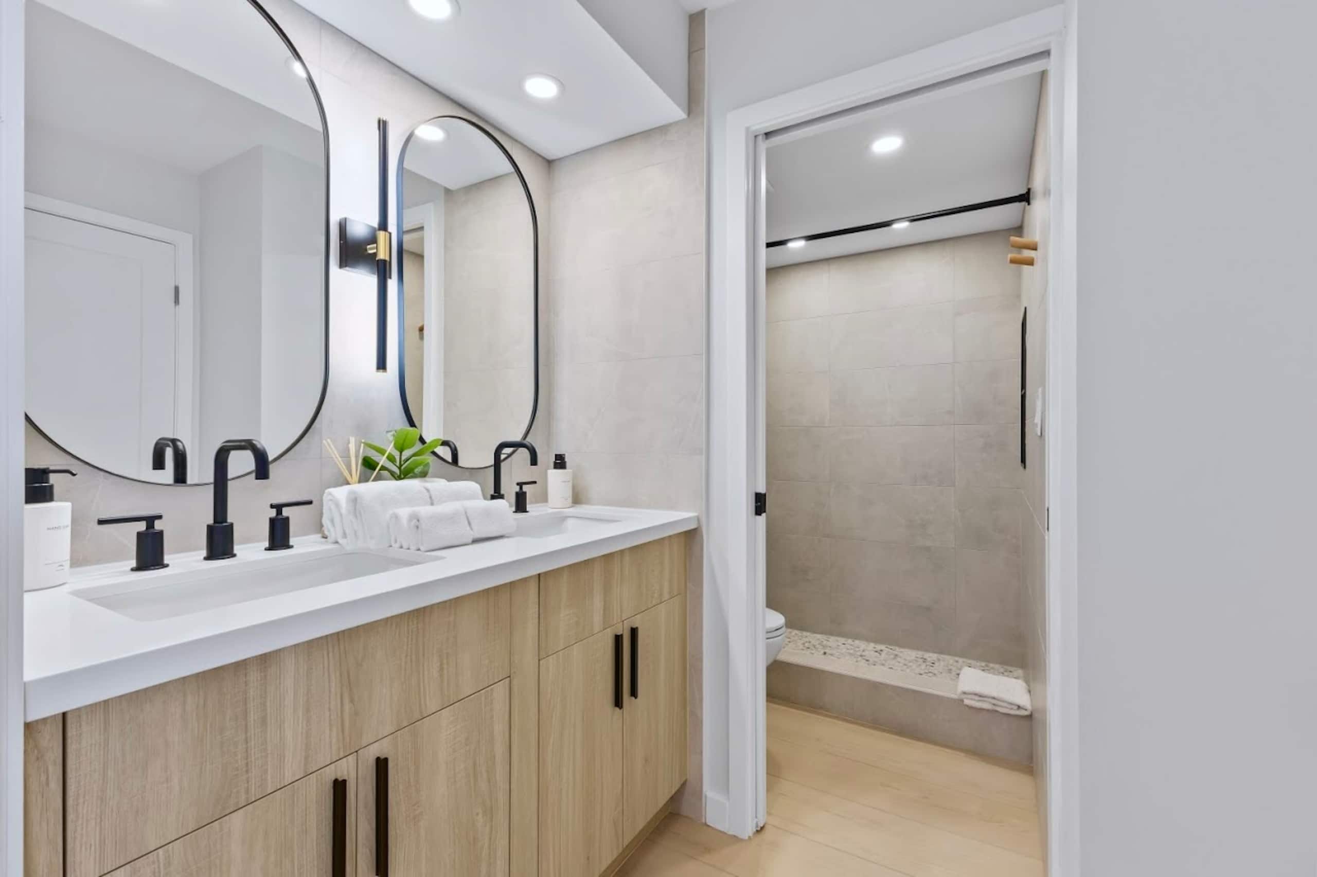 19F-Newly Renovated Banyan- Stunning 1BR/Parking - Image 34
