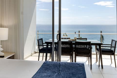 Top Airbnb: Beachfront | Private Theatre | Steps to Dining in Mooloolaba