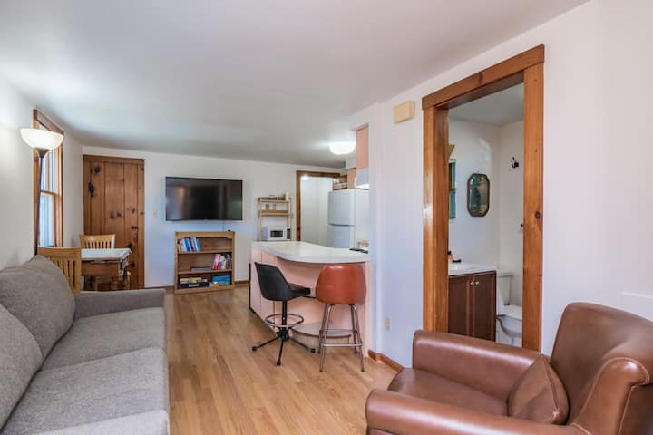 Sunny 2-floor 1853 Draper Home, Heart Of Downtown - Northampton, MA