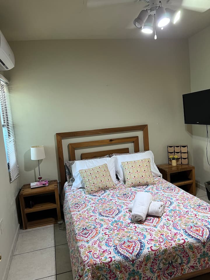 Lit queen size avec deuxième chambre