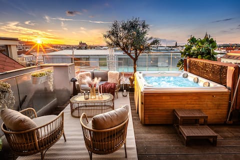 6BR 350m² Sky Residence, 4BA, Jacuzzi+Billiard