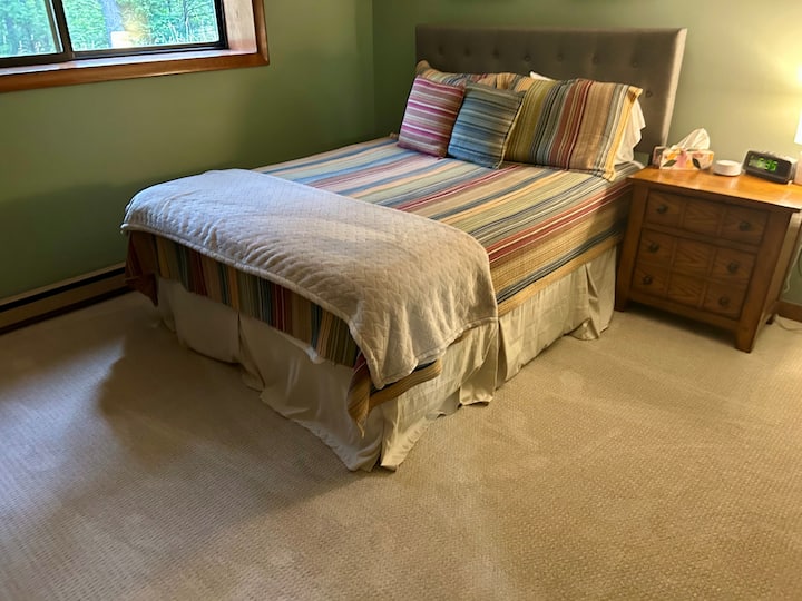  Segundo dormitorio principal con baño privado.