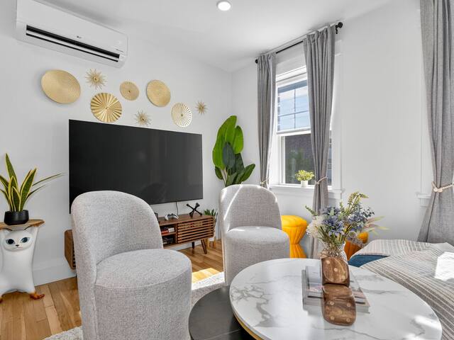New* Harvard/MIT vintage/modern retreat. Sleeps 9! gallery image 2