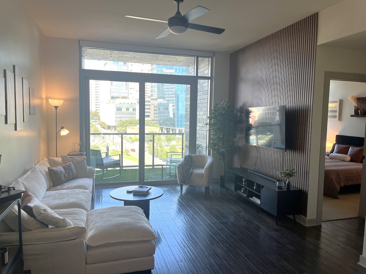 Curated visual reference: Visual Reference: Luxury 1 Bedroom Apartment Across From Aac