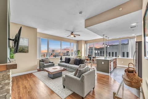 Popular Airbnb listing: Sky High Suite Downtown w/ Parking Available $ in Downtown