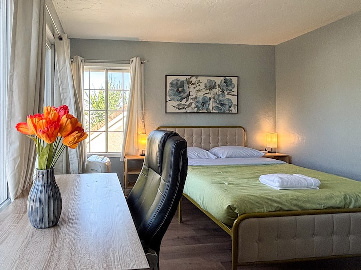 #A In Oakland | Safe & Convenient | Wifi & Laundry - San Leandro, CA