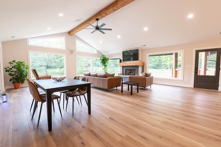 Plum Creek Lodge | Rustic Luxury Retreat - Brown County, IN