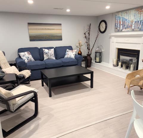 Top Airbnb: Beautiful & Sparkling 2 bedroom with EV charger in Highland West