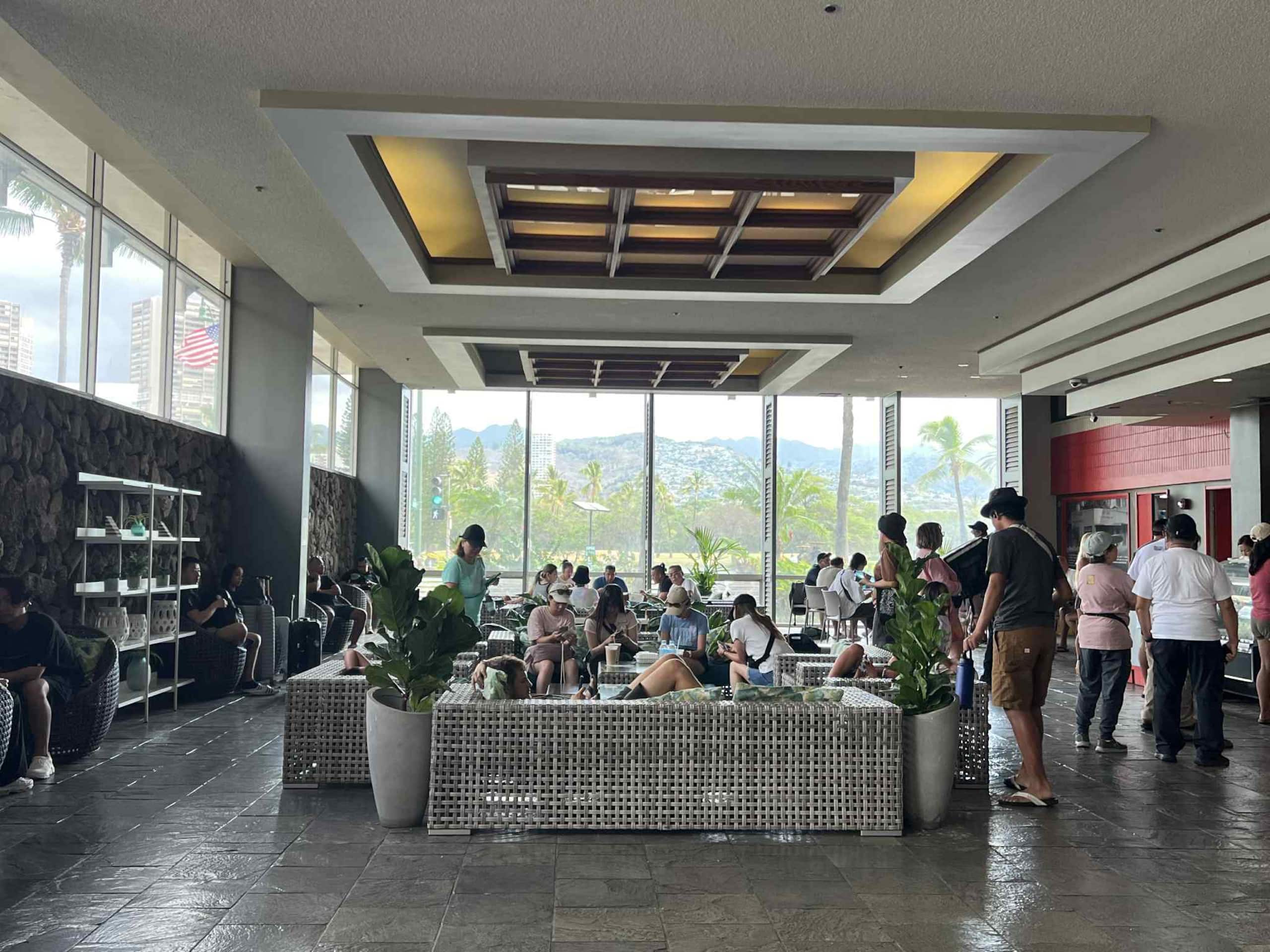 Waikiki Breeze and Free Parking - Image 44