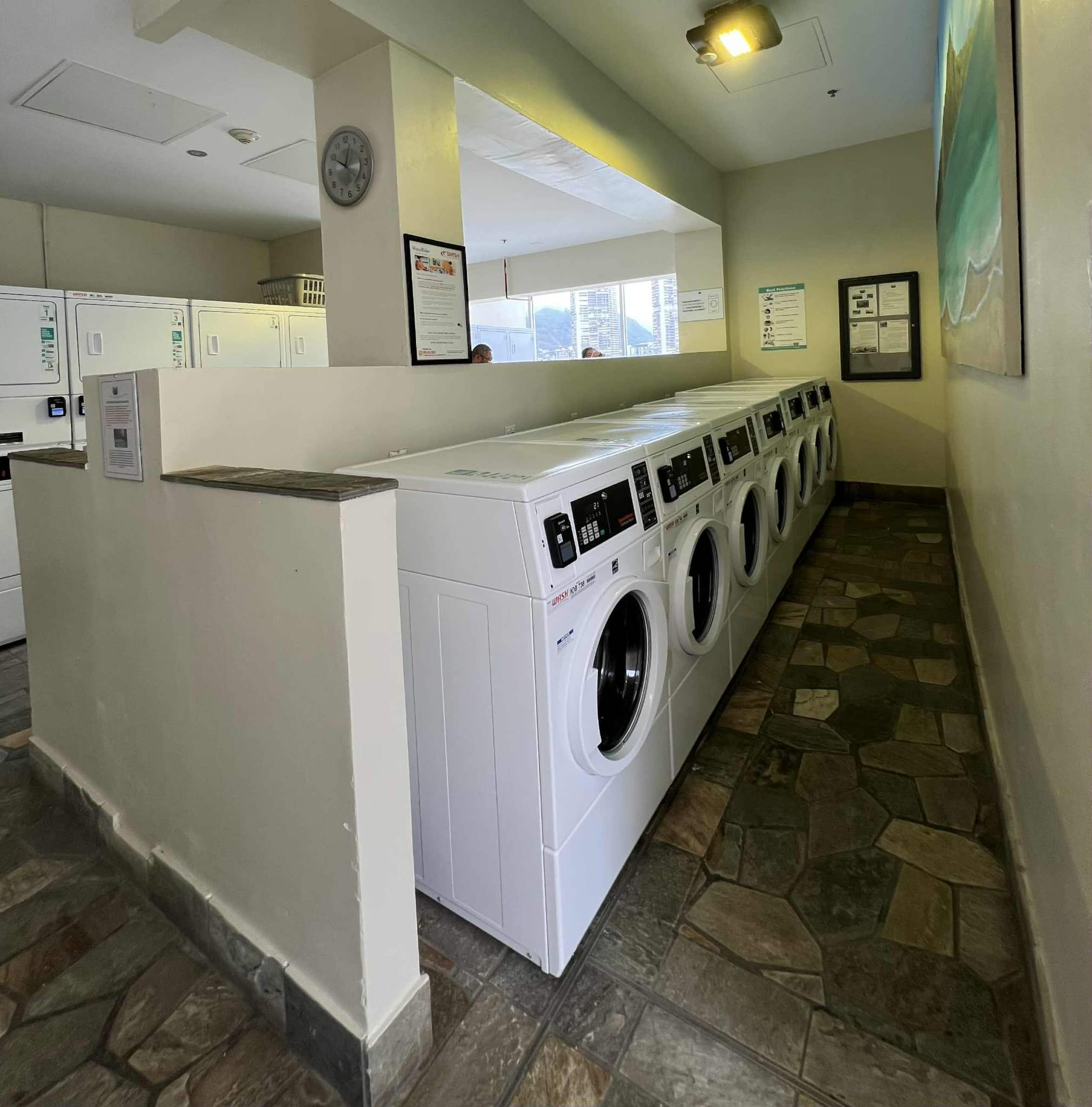 Waikiki Breeze and Free Parking - Image 41