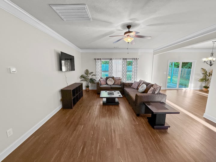 Royal Crest - Quiet, Modern, Chic - Harlem, GA