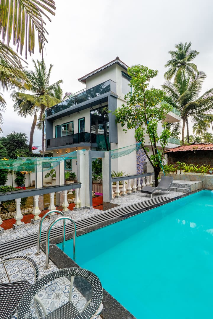 Diplomat Waterfront Villa | Breakfast | 10 M Beach - Goa