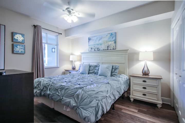 Cómoda cama tamaño king en el dormitorio #2