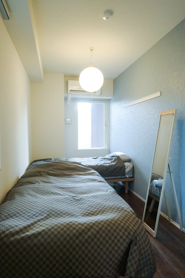 It is the back room.You can relax quietly.