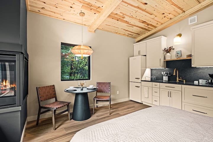 Private Sauna + Fireplace · Wildernest Cabins #4 - Duluth, MN