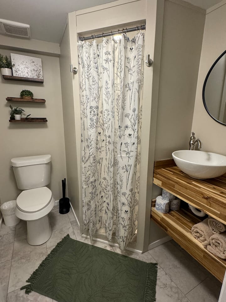 Black Bear Inn- Evergreen Escape, Sleeps 2 - Míchigan