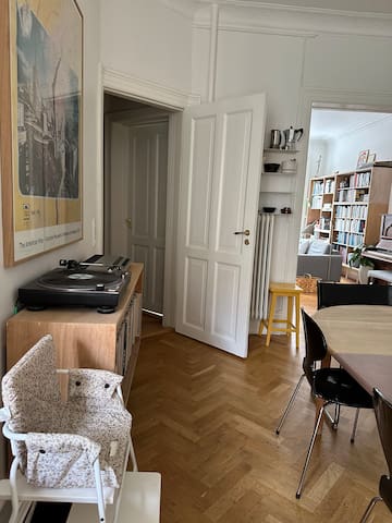 Spacious central home near city center and beach gallery image 4