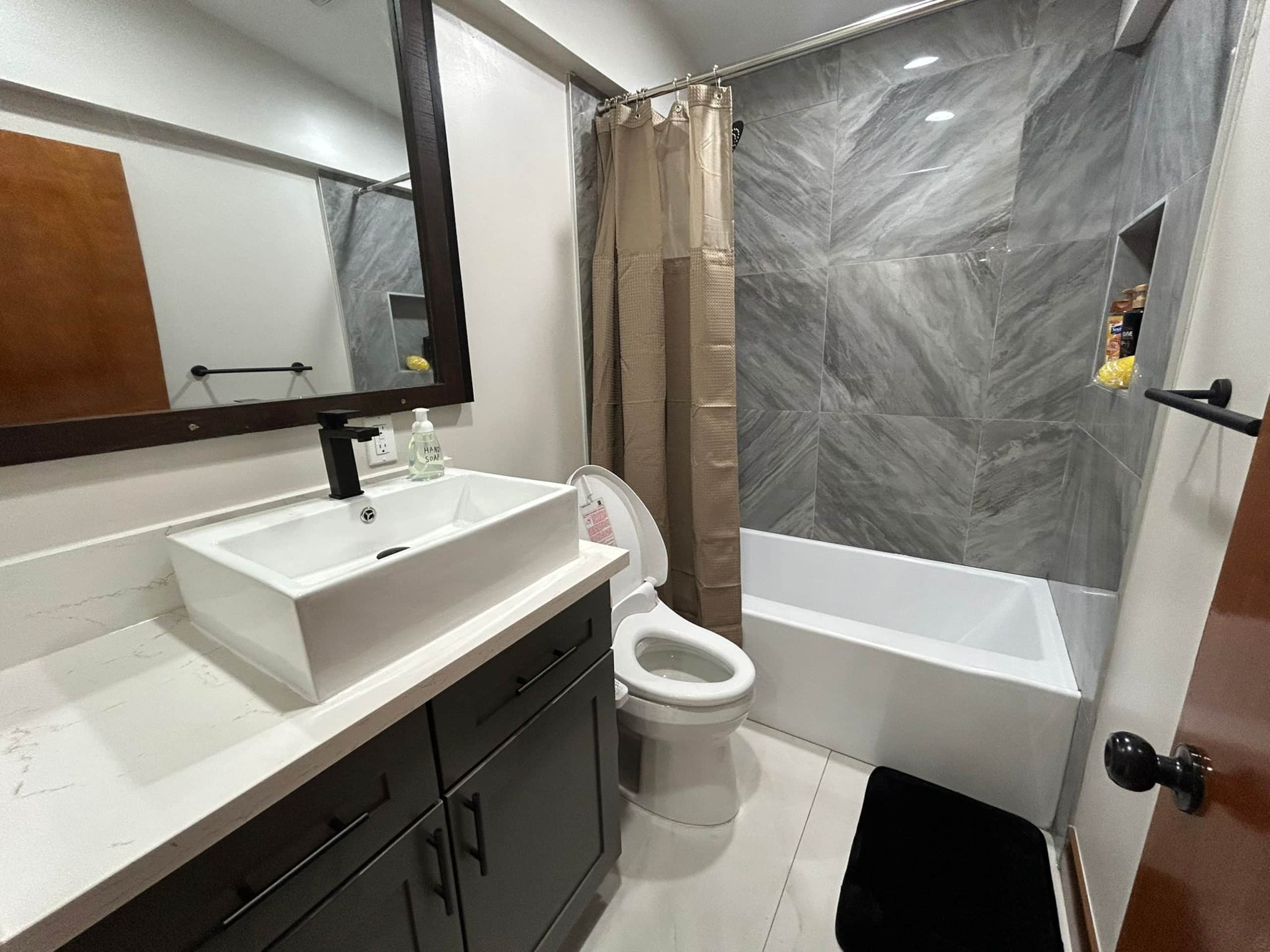 Cabin in Holualoa · ★4.8 · 3 bedrooms · 3 beds · 2 private baths - Image 11