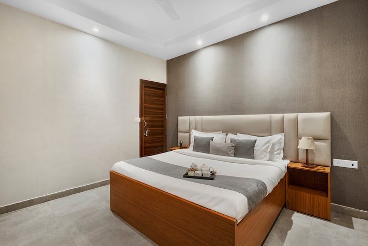 Alaya Stays, Krishna Manor VK · 2BHK Farmhouse W/Private Pool & Lush Garden