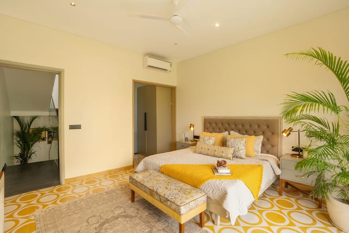 ELIVAAS Purosol VK · Tropical 2bhk Getaway W/ Pool, Near Famous Beaches