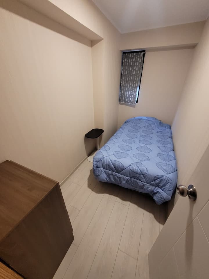 第二间卧室配备1.5人床。