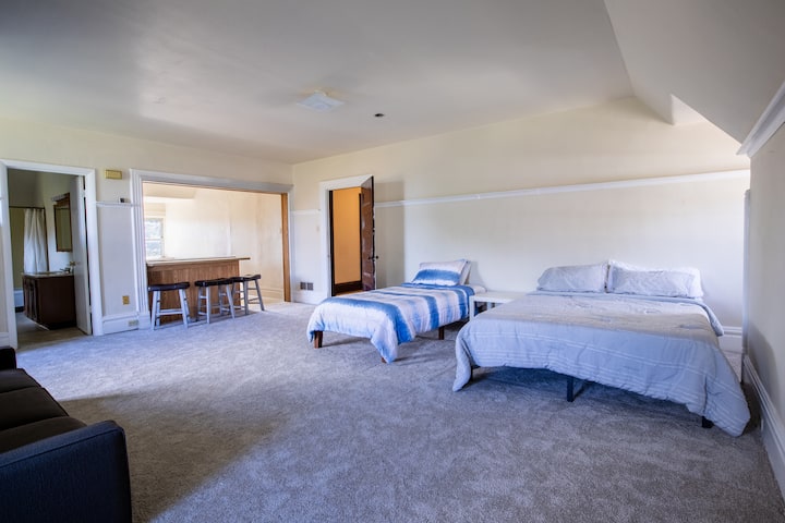 Highland Park Apartment - Pittsburgh