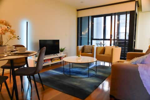 Top Airbnb: Modern 1BR Free Parking + Gym + Game Room in Parramatta
