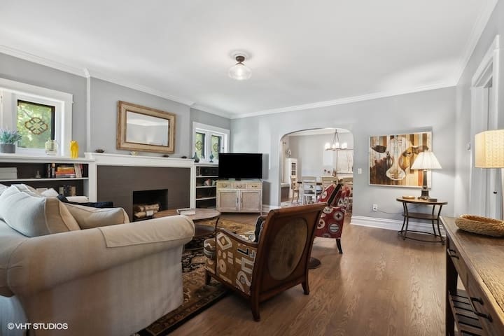 Cozy 3BR on Chicago’s North Side & Free Parking