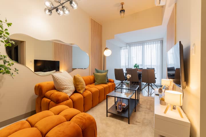 Luxury 3BR Uptown BGC, Pool & Parking