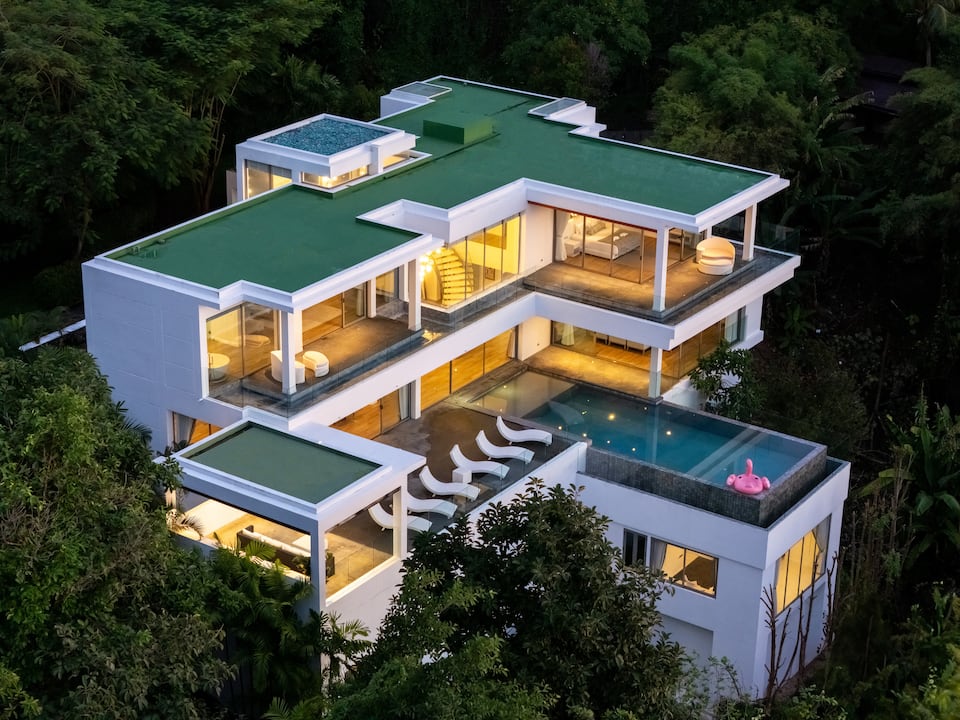 Top-earning Airbnb listing in Kammala, 6 bedrooms