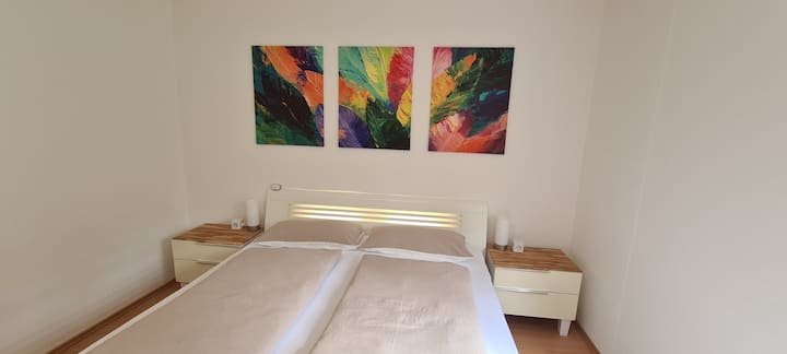 Schlafzimmer
Doppelbett 180 x 200 cm