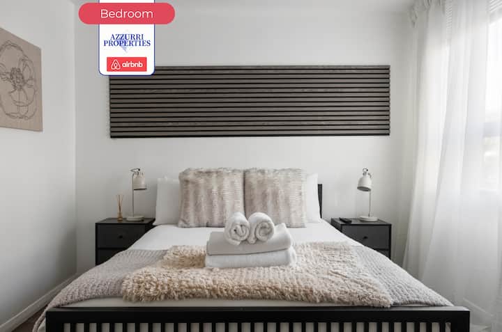 Spálňa v Azzurri Properties Short Lets & Serviced Accommodation