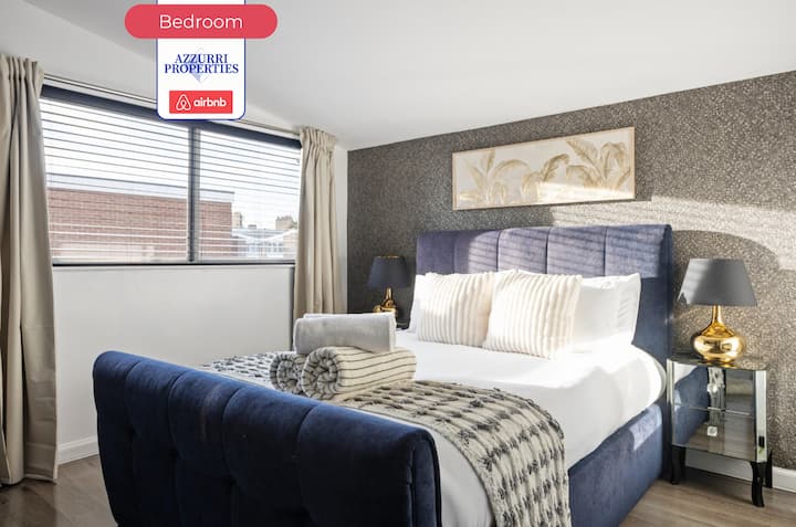 Spálňa v Azzurri Properties Short Lets & Serviced Accommodation