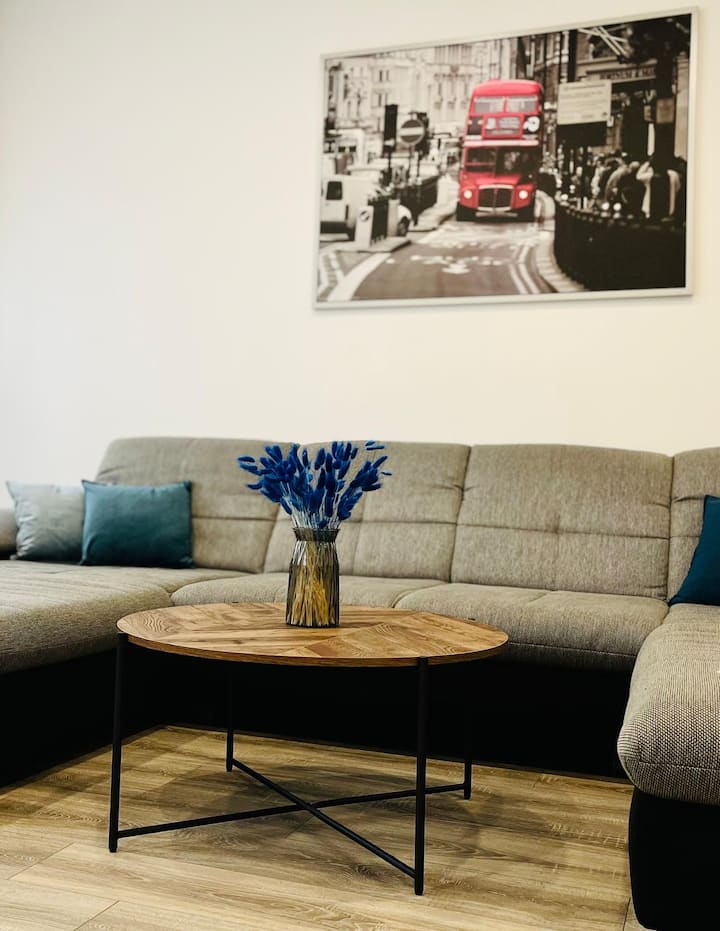 100m²apartment| Business & Family Friendly|parking - Neutraubling