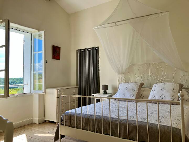 Roomy, light filled bedroom with 160x200 bed