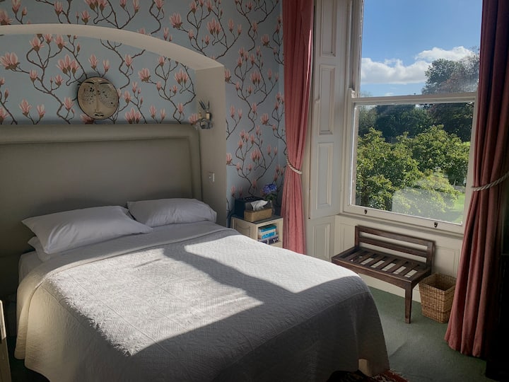 Priveliști minunate asupra grădinilor.