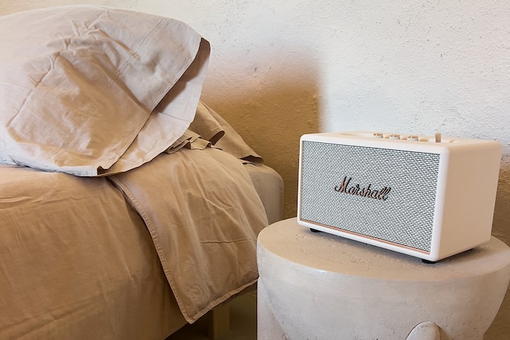 Spika ya Bluetooth ya Marshall hutolewa katika kila Kuba huko Sanadora Terlingua.