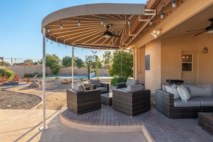 Glendale Paradise | Pool | Pickleball | Putt-Putt